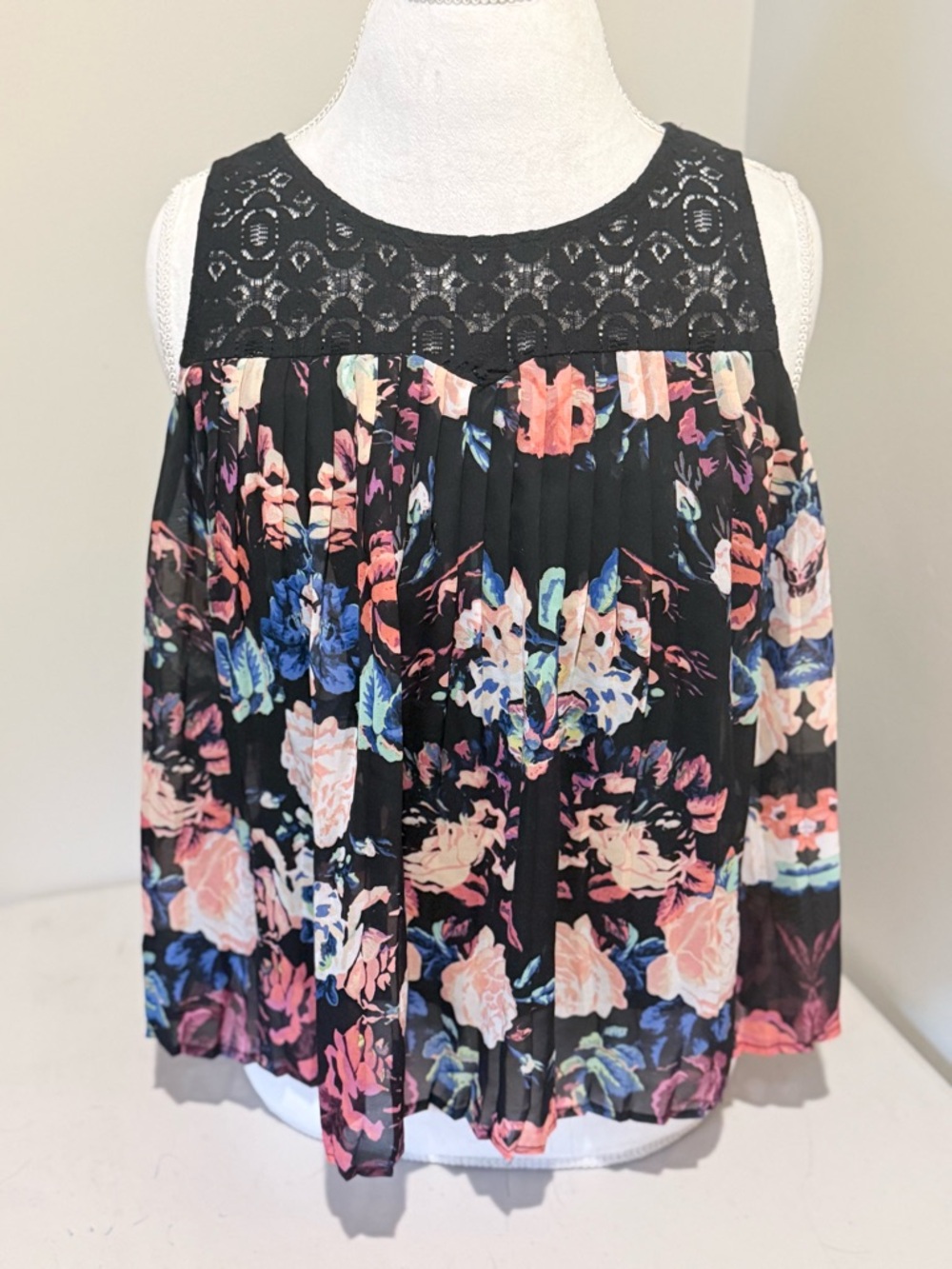 Xhilaration Black Floral Lace Yoke Pleated Camisole